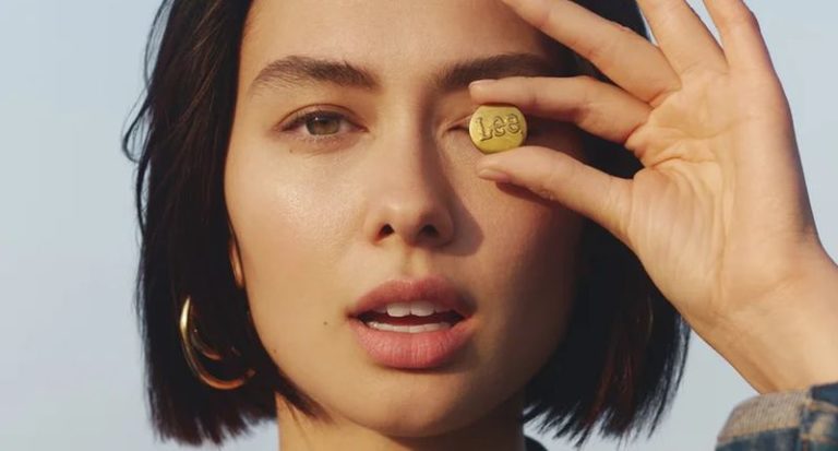 Authentic compra Lee por 1000 millones de dólares