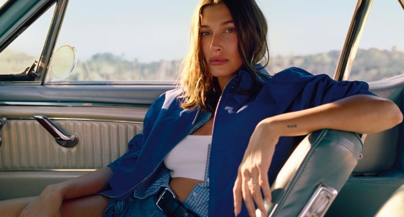 Mango elige a Hailey Bieber para su colección de verano 2026