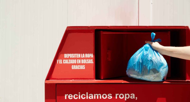 Moda Re- alerta del fracaso en la recogida textil: el 87% acaba en vertederos