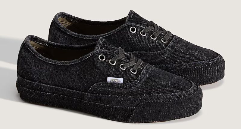 Vans convierte su icónico modelo Authentic y apuesta fuerte al denim