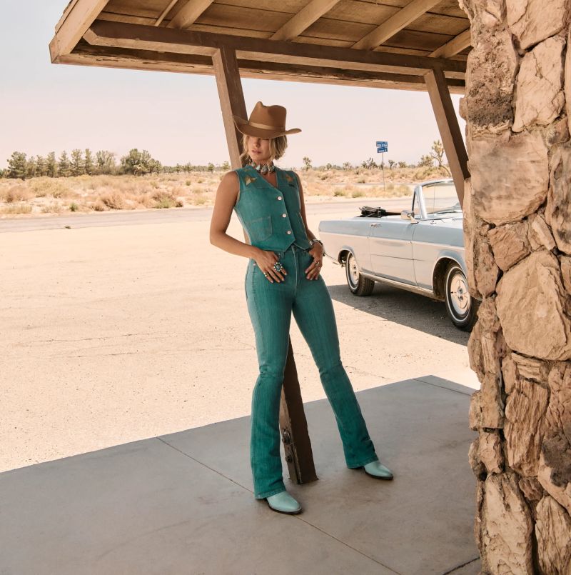 Wrangler se anticipa a los festivales de verano con la cantante Lainey Wilson