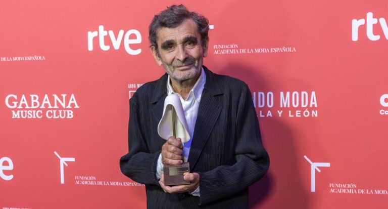 Adolfo Domínguez y Manolo Blahnik, galardonados en los III Premios Academia de la Moda Española