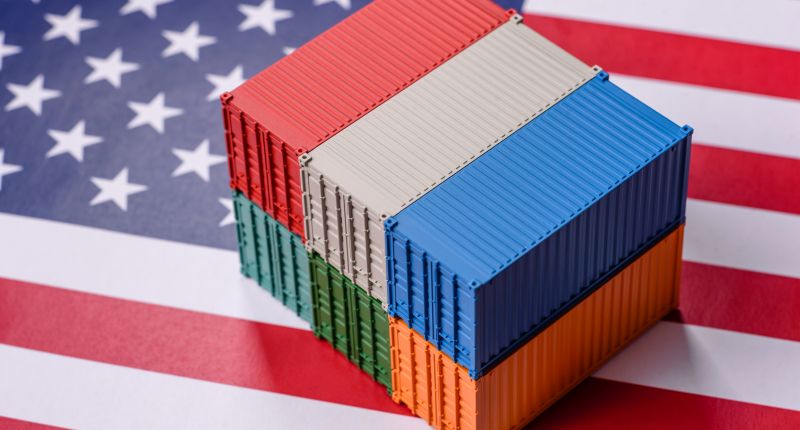 Trump sigue con su política de aranceles e impone restricciones al trabajo forzoso