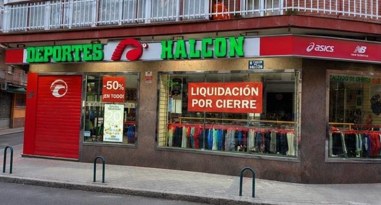 Deportes Halcón cierra su mítica tienda de Carabanchel