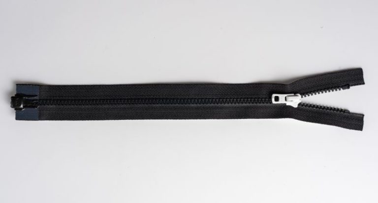YKK amplía sus soluciones de cremallera magnética QuickFree click-TRAK