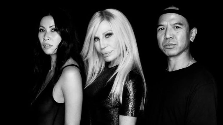 Las claves de la nueva firma de Donatella Versace, con Revolve
