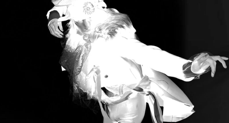 Zara estrena su colaboración con John Galliano 'Re(form)' el 1 de octubre