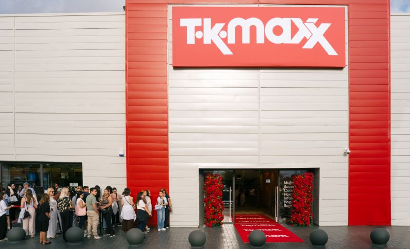 TK Maxx ya opera en siete países europeos: Reino Unido, Irlanda, Alemania, Polonia, Austria, Países Bajos y, desde este mismo año, España. La marca nació en 1994 en Reino Unido, integrada en TJX Europe, la división europea del grupo The TJX Companies. Con más de 750 tiendas, supone un actor clave en el sector del retail al combinar calidad, variedad de catálogo con primeras marcas y precios competitivos.