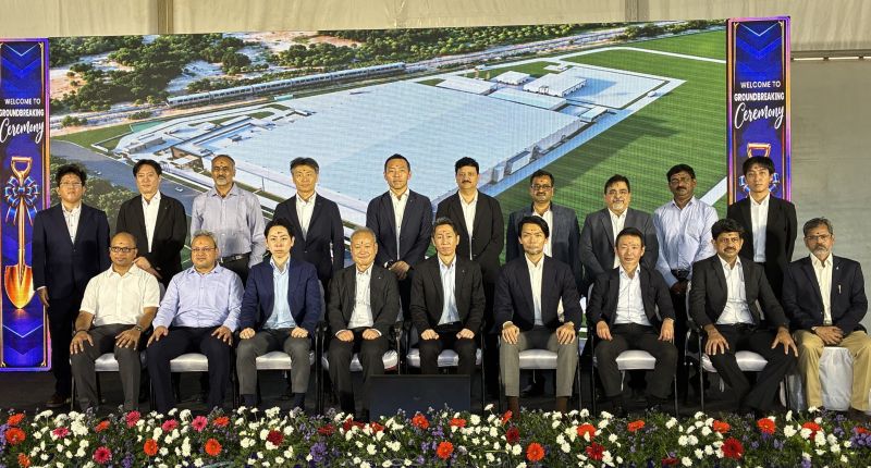 Ceremonia de inauguración de la tercera planta de YKK en India.